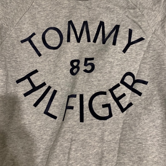 grey tommy hilfiger crew neck sweatshirt - Picture 4 of 5